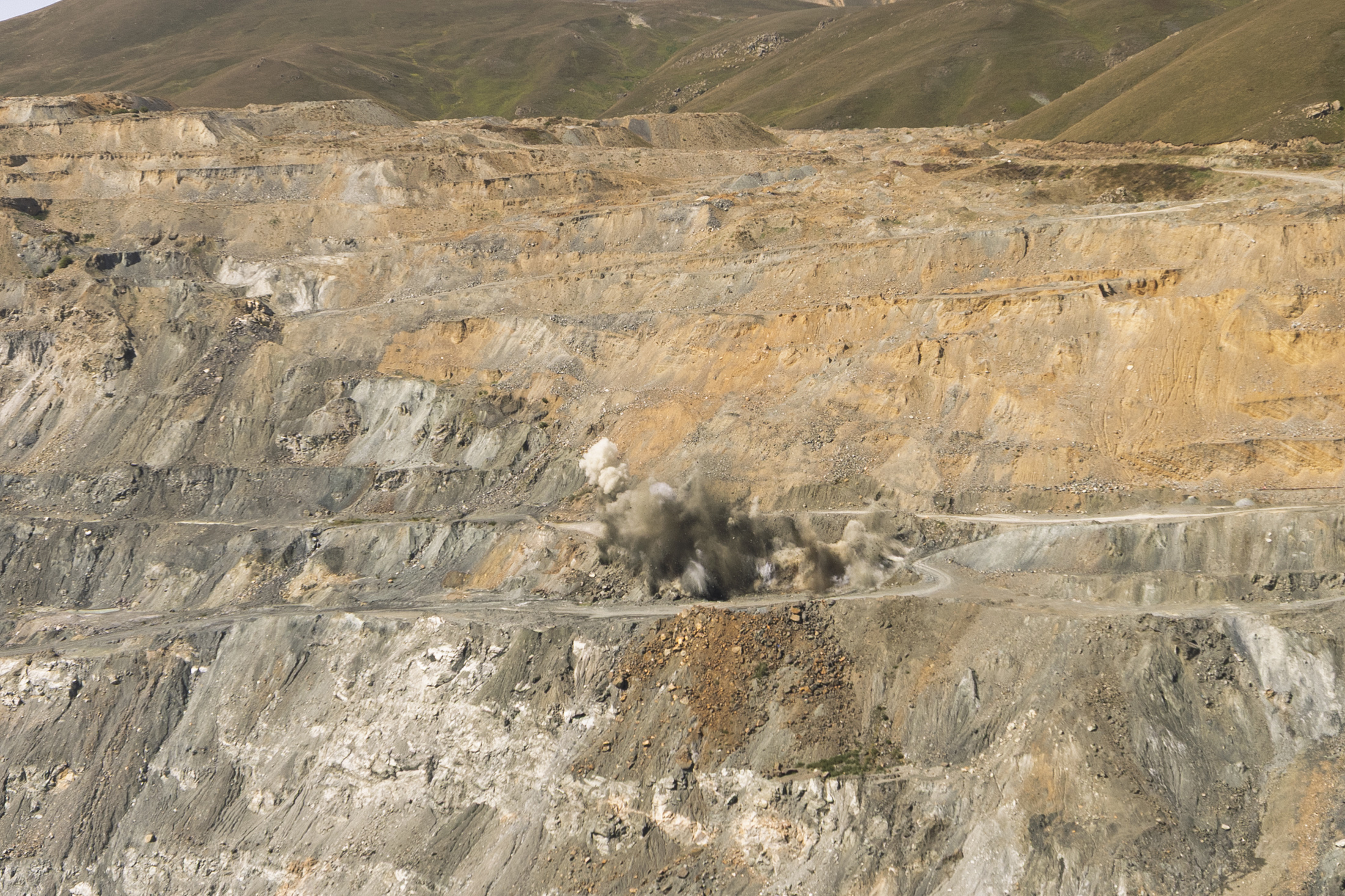 “AzerGold” Söyüdlü (Zod) qızıl yatağında ilk qazma-partlayış əməliyyatını həyata keçirib