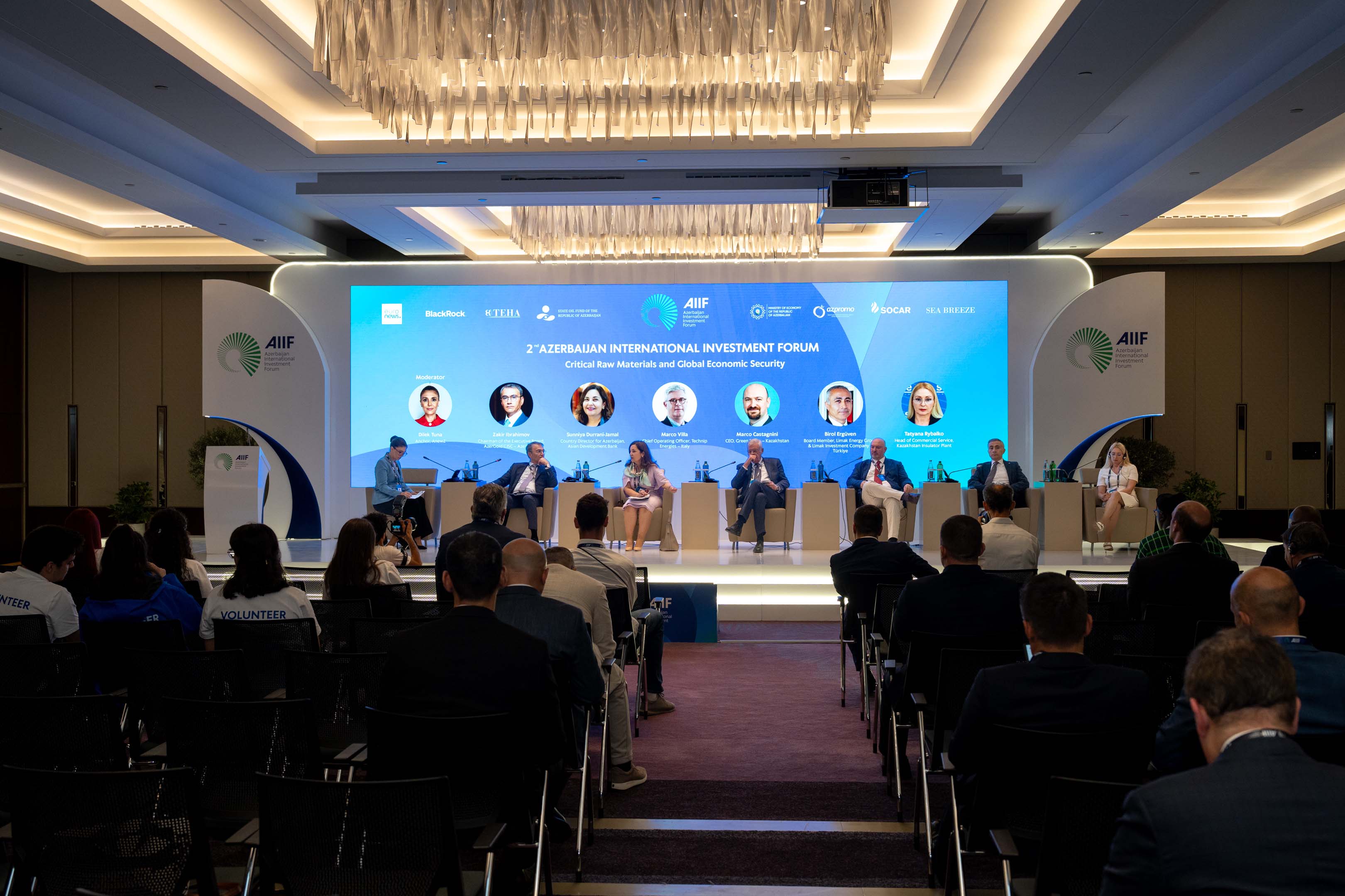 2-ci Azərbaycan Beynəlxalq İnvestisiya Forumu çərçivəsində “Kritik xammal və qlobal iqtisadi təhlükəsizlik” mövzusunda panel sessiya keçirilib