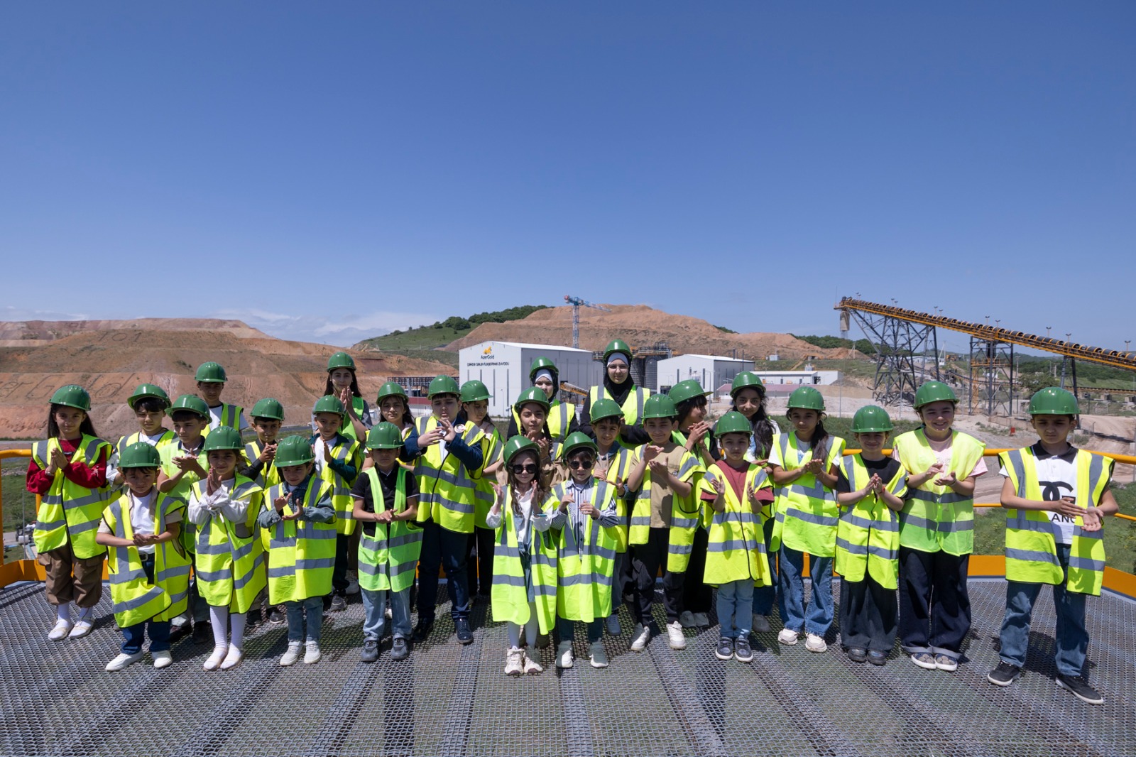 “AzerGold” QSC-nin əməkdaşlarının övladları üçün qızıl mədəninə ekskursiya təşkil edilib